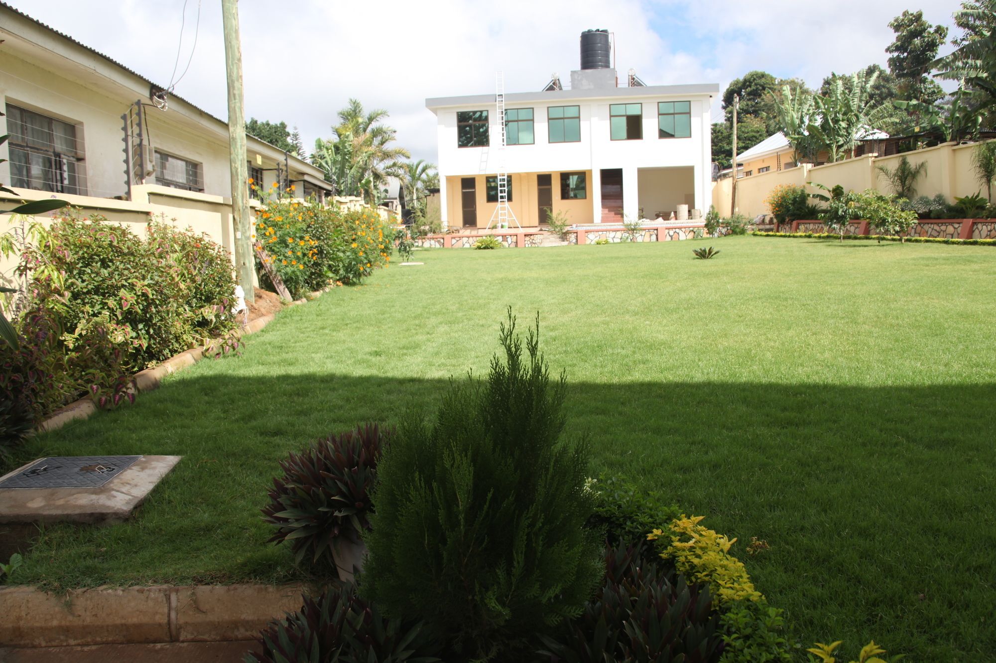 Merves Hotel Arusha Exterior foto